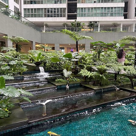 Modern Bauhaus Studio At Regalia Klcc Infinity Pool Κουάλα Λουμπούρ Εξωτερικό φωτογραφία