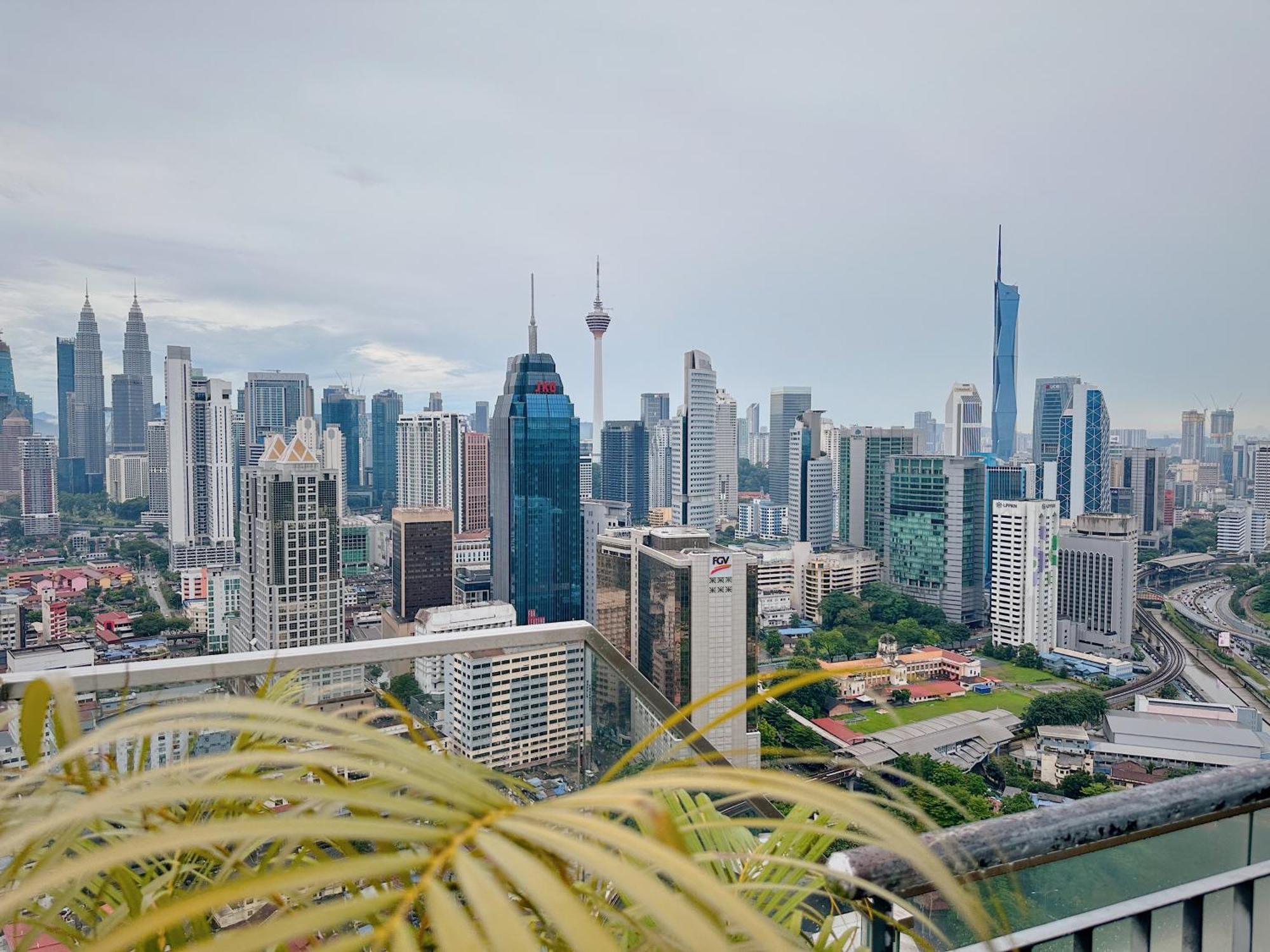 Modern Bauhaus Studio At Regalia Klcc Infinity Pool Κουάλα Λουμπούρ Εξωτερικό φωτογραφία